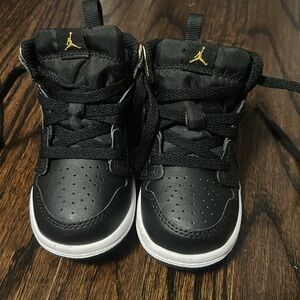 Toddler Jordan 1 high top sneakers size 6c